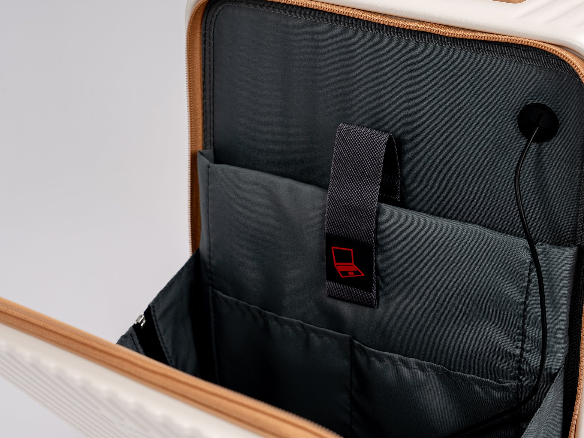 JOURNEY J101 Latte Cabin 20‘ Luggage